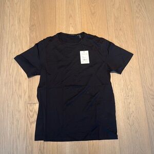 NWT Men’s Theory Black Tshirt